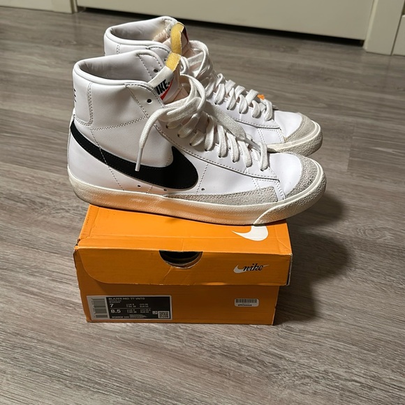 Nike Blazer Mid ‘77 Vintage Shoes - Picture 2 of 8